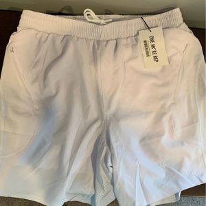 ZYIA MEN'S WHITE POCKET ATHLETIC SHORT